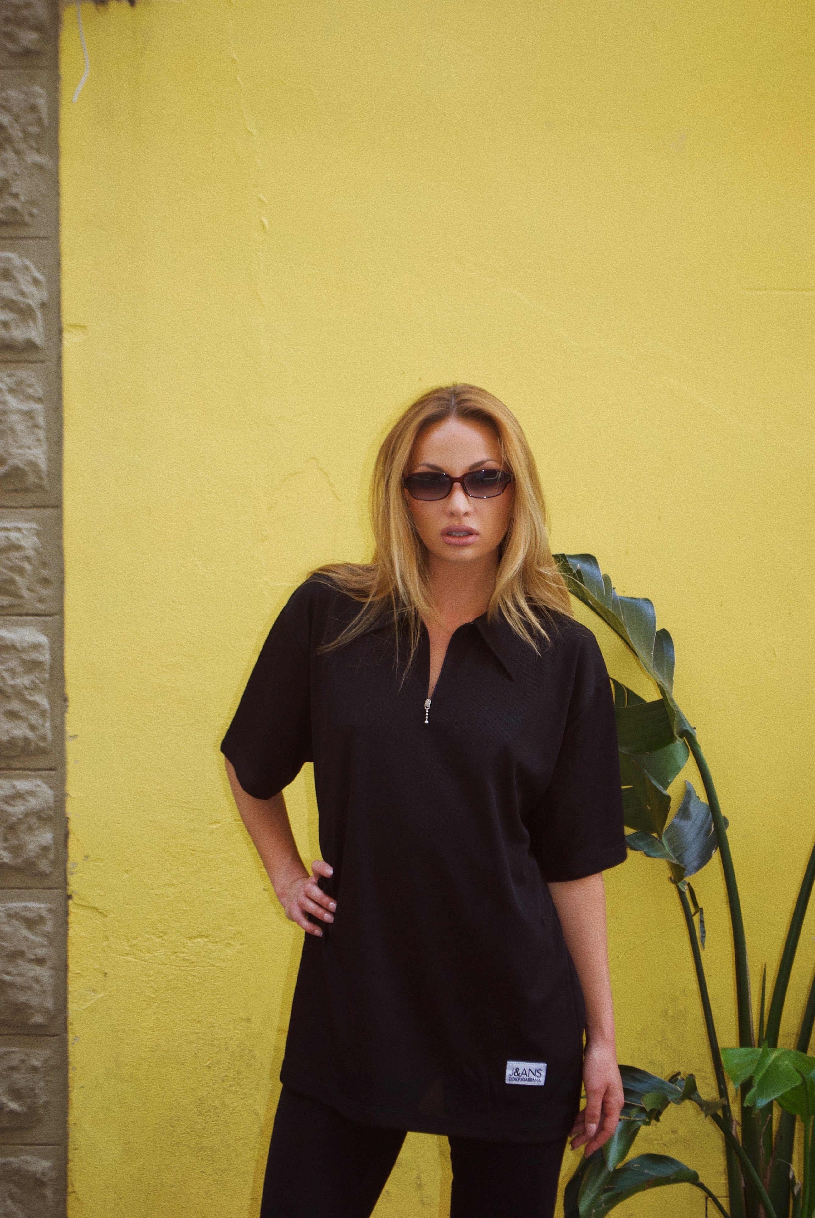 Polo noir zippé vintage Dolce & Gabbana J&ANS — Archive 90s